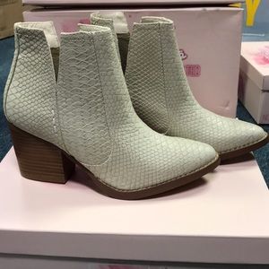 not rated tarim booties